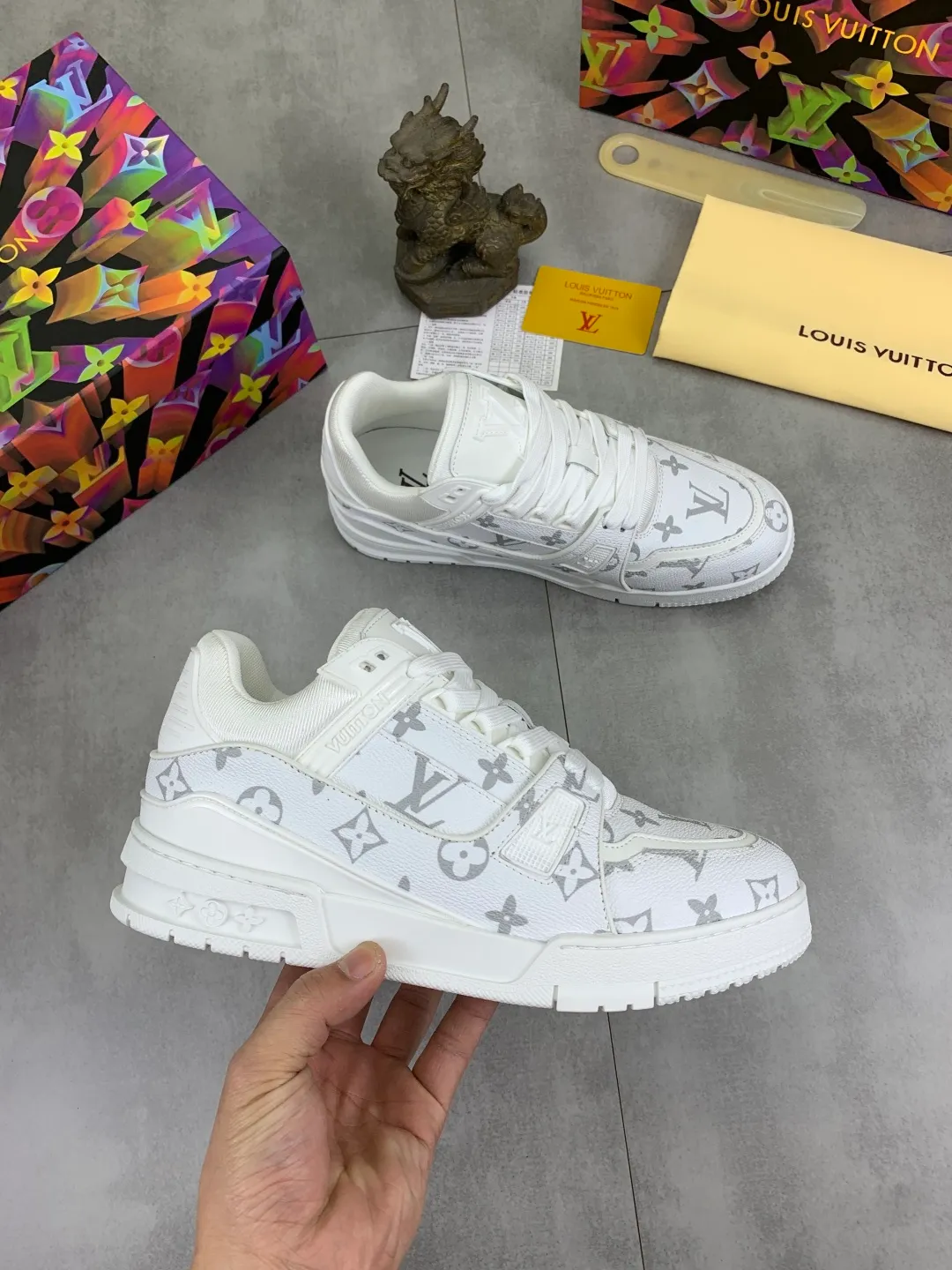 Men's men's shoes 💰P580 New style 💰💎💎Latest color High version 2025Louis*Vuitto* LV Traine Catwalk TRAINER outsole and fabric private model A shoe that definitely costs a lot of money and effort. This series was designed after the arrival of Vifgil. It is favored by many fans every season. Original TPU outsole Original packaging Color: black Available in white (available from stock, super fast shipping) Code number: 35-46